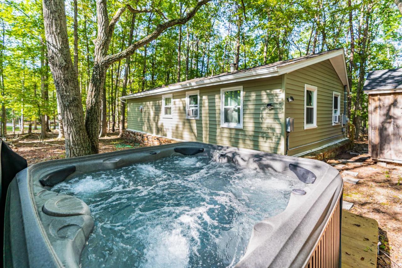 Cozy & Modern W Hot Tub, Fire Pit, Grill & Pond Βίλα Morton Grove Εξωτερικό φωτογραφία