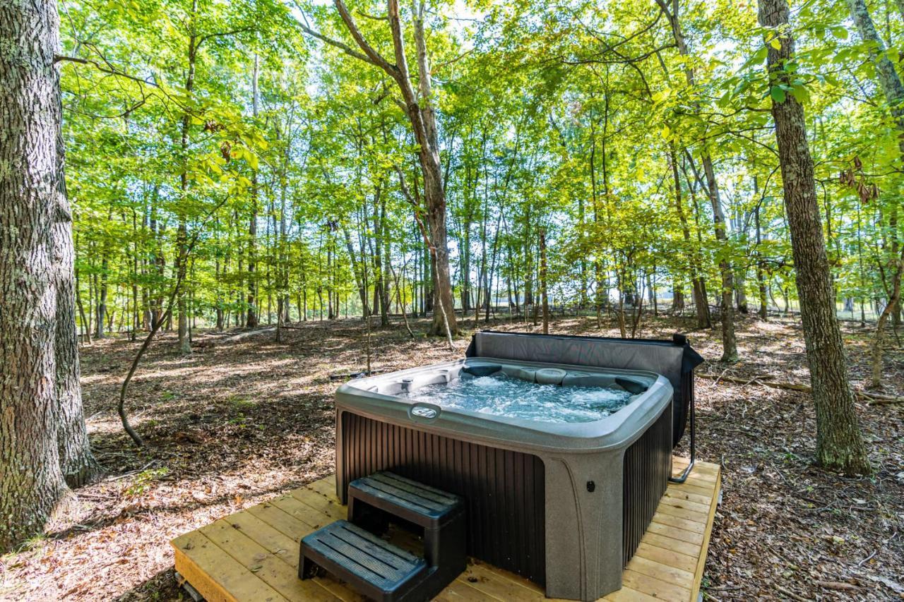 Cozy & Modern W Hot Tub, Fire Pit, Grill & Pond Βίλα Morton Grove Εξωτερικό φωτογραφία