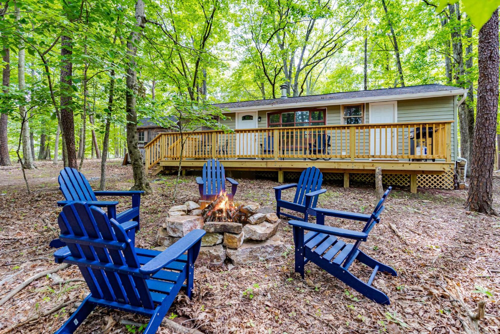 Cozy & Modern W Hot Tub, Fire Pit, Grill & Pond Βίλα Morton Grove Εξωτερικό φωτογραφία